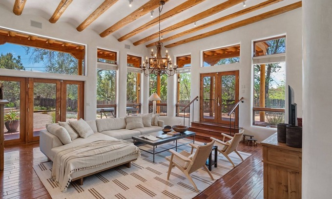 Santa Fe Casa | Ranchitos - Swimming Pool and Hot Tub