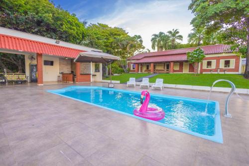Buriti Alegre Villa | Rancho Colonial 6 suítes acesso ao Lago das Brisas