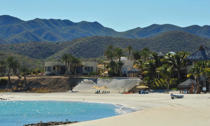 Ensenada Los Muertos Villa | Villa Rancho de Costa: impresionante finca frente al mar, dos villas en la Bahía de los Sueños