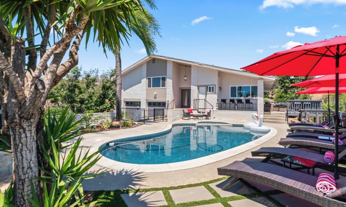 Fallbrook Casa | Rancho Via Loma - Luxurious & Secluded Pool Home