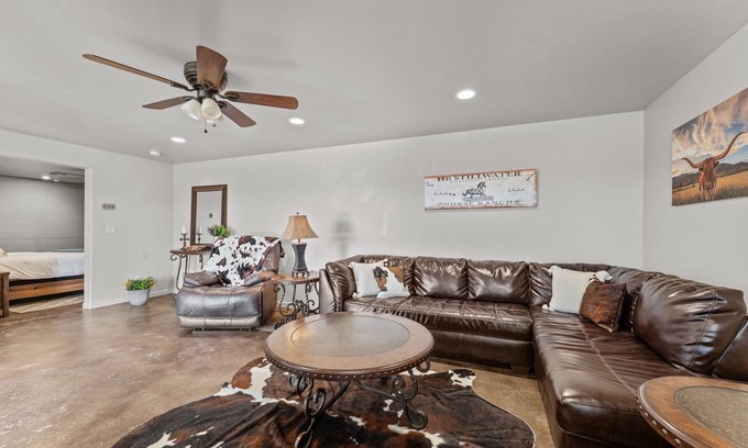 Wickenburg Casa | Rancho Vista Dos NEWLY decorated casita/horse stalls