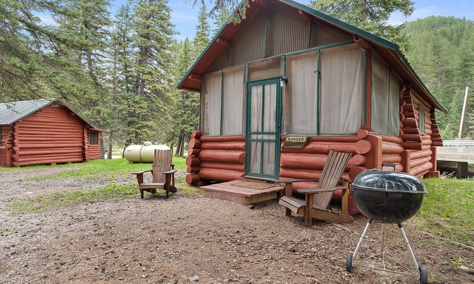 Cheyenne Crossing Cabina | Cabina de guardabosques en Spearfish Creek