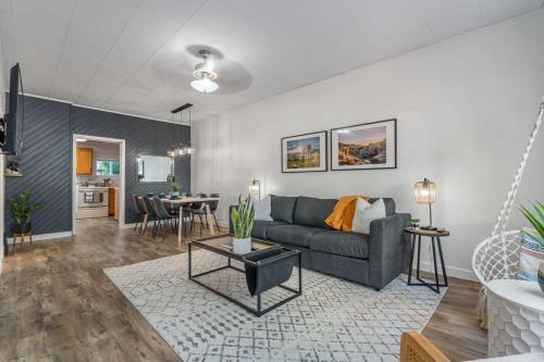 Drumheller Casa | Raptor Retreat Family