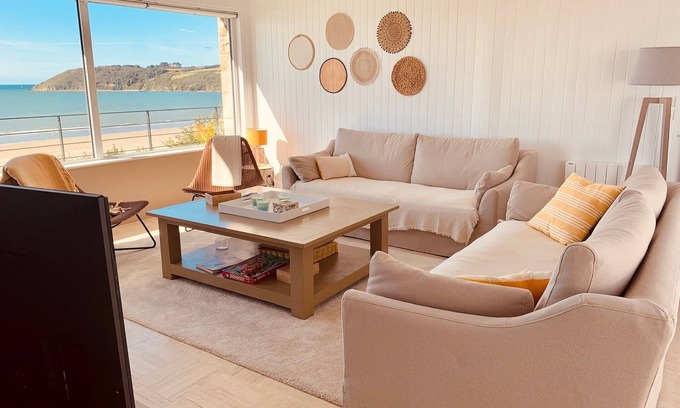 Saint-Michel-en-Greve Apartamento | RARE: 180° full sea view overlooking the beach