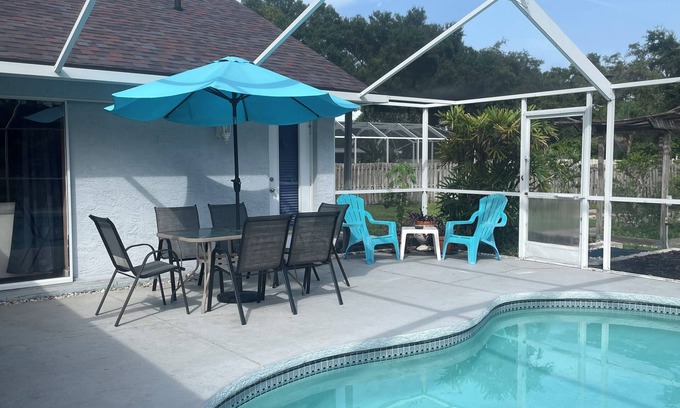Lutz Apartamento | Rare & Amazing 3 bdrm 2 bath apt with pool gives you a home away from home feel.