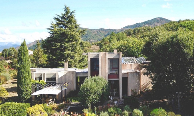 Digne-les-Bains Casa | Rare Brutalist Architectural artist's retreat estate with pool, gardens, views.