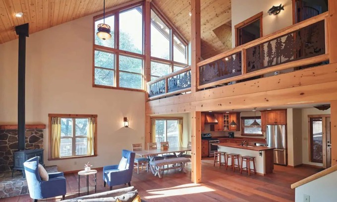 Wishon Casa | Rare Deluxe Family Cabin - Yosemite & Bass Lake
