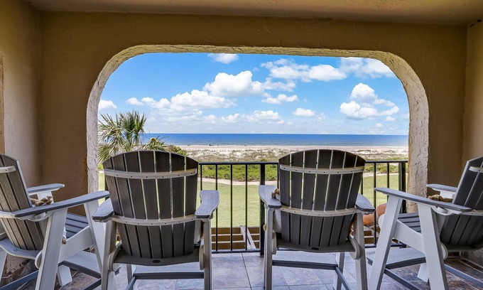 Fernandina Beach Condominio | RARE Direct Oceanfront Condo with TWO private balconies within OMNI resort