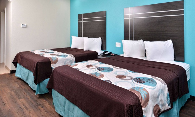 Spring Hotel | Rare Find! 2 Family-friendly Units. Near National Museum of Funeral History