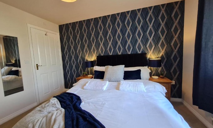 Merthyr Tydfil Casa | RARE FIND 3BR Detached with Garage Bike Park Wales & Brecon Beacons
