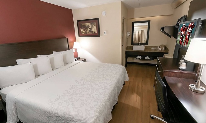 Secaucus Casa | Value Deal Unit, cercano a las atracciones, estacionamiento gratuito