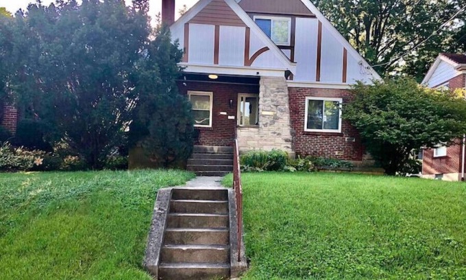 West Price Hill Casa | Rare Find Cozy Apartment Close to Downtown