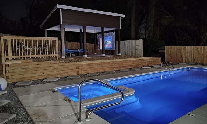 Atlanta Casa | RARE FIND! Heated Pool & Spa Near ATL City Center