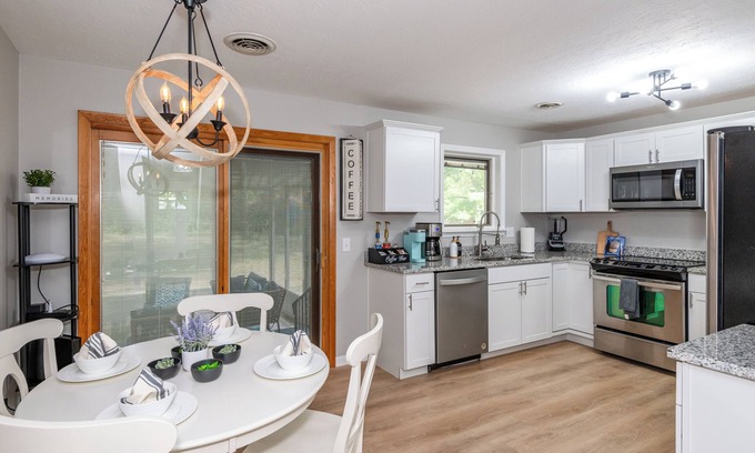 Englewood Casa | RARE FIND! Remodeled Ranch, near Airport