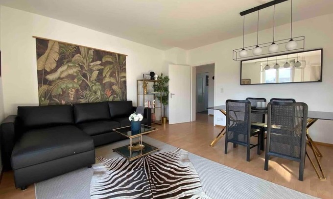 Werd Apartamento | RARE FIND Spacious 2-BR Downtown Apartment 4B