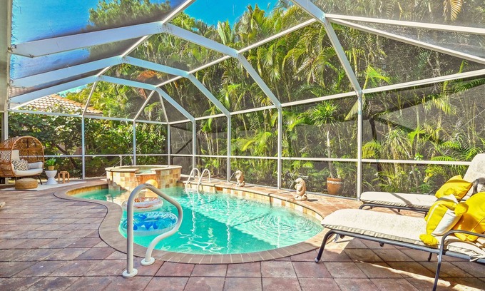 Central Naples Villa | Rare Find! Tropical Garden Lux Villa -heated pool and spa-12 min from the beach!