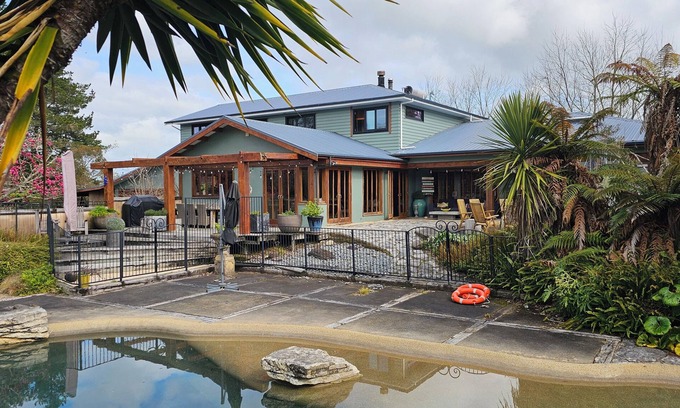 Tamahere Casa | Rare Gem in Tamahere - for 14+ space galore