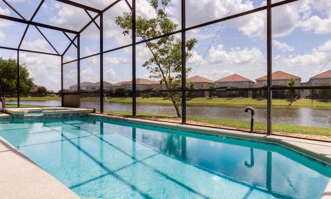 Veranda Palms Casa | Rare Lake Front Pool, GameRoom, AC, WiFi, Self-Check-In