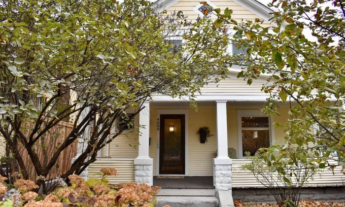 Southwest Minneapolis Casa | Rare Lake Harriet 4BR, excelente vecindario para caminar pero a minutos del centro y MOA
