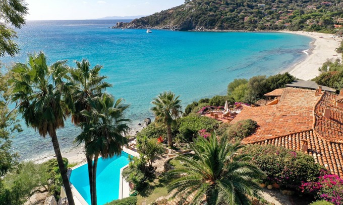 Torre delle Stelle Villa | Villa recluida, directo sobre una playa de arena fina, con agua cristalina, segura para los niños