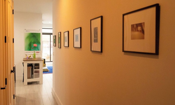 Bushwick Apartamento | RARE. Patio. Fire pit. BBQ. Private. Modern Amenities.