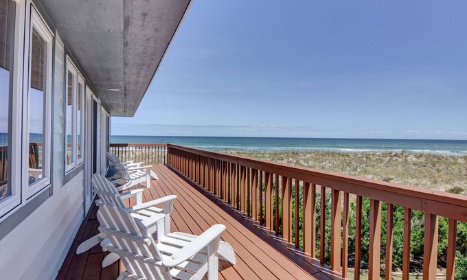 Wrightsville Beach Casa | Rare Updated Oceanfront Wrightsville Beach Home
