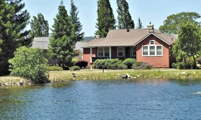 Angels Camp Casa | Raspberry Cottage-stunning view of golfcourse