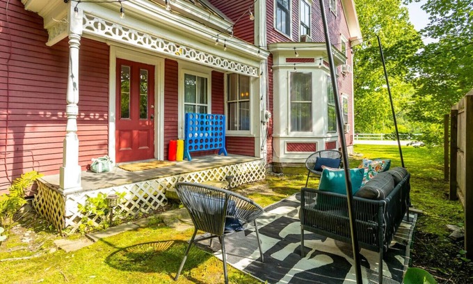 Bridgewater Casa | Raspberry Inn · Classic Riverfront Home-Mins to Woodstock & Skiing