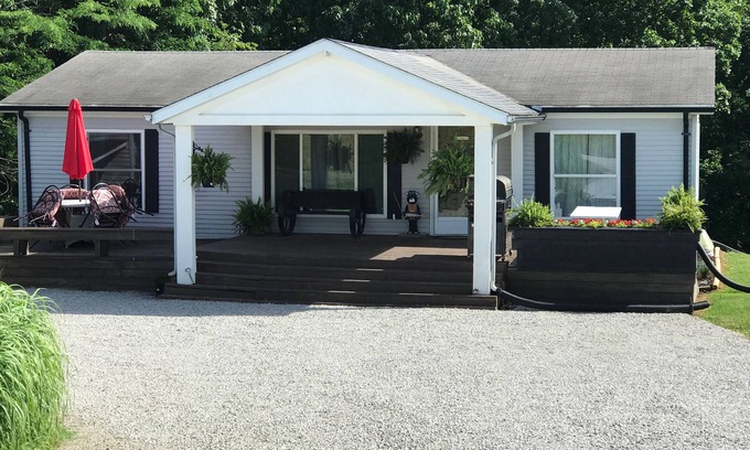 Moravia Cabina | Rathbun Lake, Deer Run Rental, y cabaña completamente amueblada!