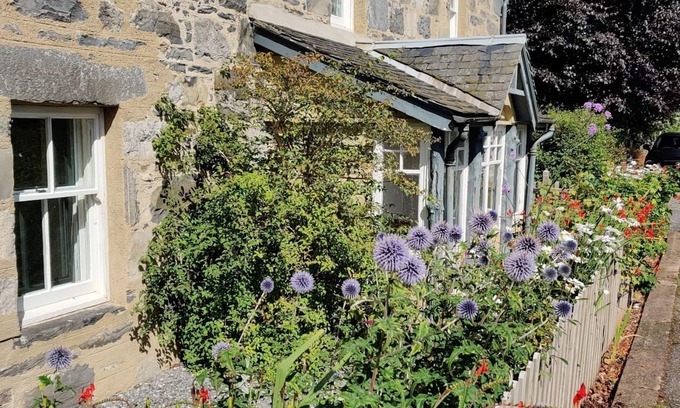 Kingussie Casa | Casa de piedra tradicional restaurada con cariño en el Parque Nacional Cairngorms.