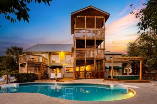 Sullivan's Island Casa | Raven by AvantStay Entertainers Dream w Pool Hot Tub Game Room 9 BRs