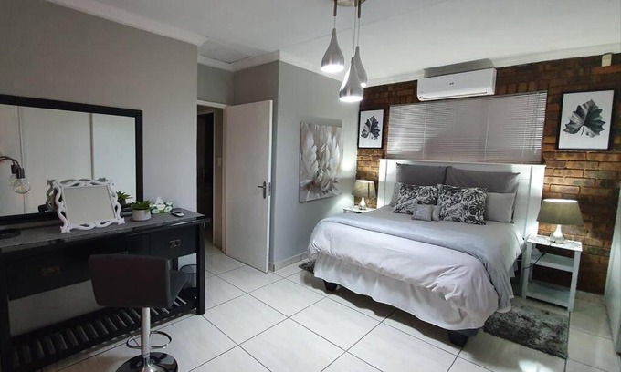 Boksburg Casa | Ravenstone Cottage, 2 bedrooms, maximum 4 guests