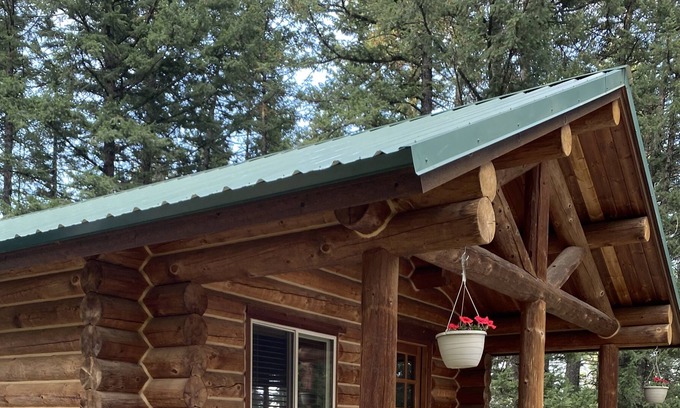 Darby Cabina | Ravenwood Cabin in the woods next to forest service PET FRIENDLY