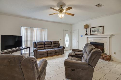 Raymond Casa | Raymond Home about 17 Mi to Downtown Jackson!