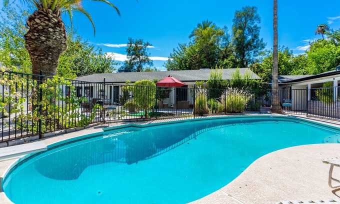 South Medlock Place Casa | RazInn Central Phoenix
