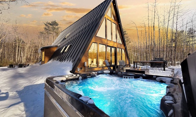 Bartlett Casa | Razor Brook Chalet | Luxury A-Frame with Hot Tub