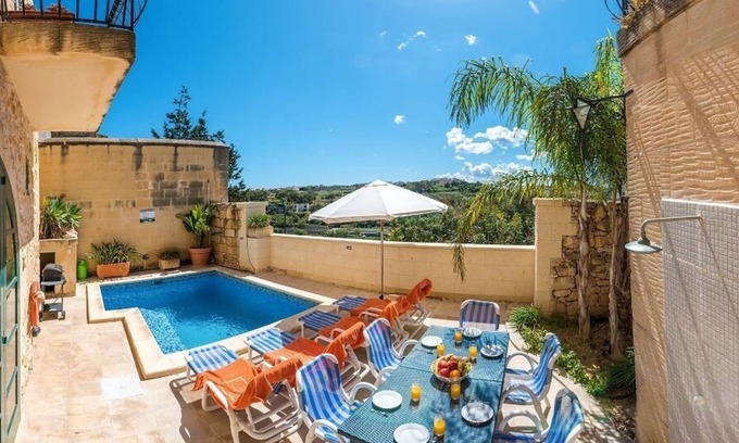 Kercem Casa | 'Razzett Tuta': magnífica casa de campo en la ladera con aire acondicionado y piscina