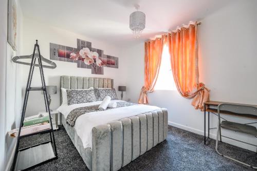 Batley Casa | -RB 2F 421- For your Relaxed, Cosy stay, Parking