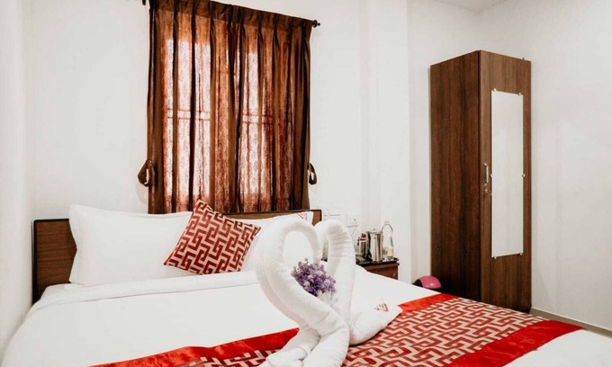 Perundurai Hotel | RD HOTEL ANNA STATUE