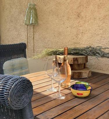Fuveau Apartamento | Rdc de ma maison dans un joli village Provençal, 15 mins d'Aix en Pce, open space joliment rénové