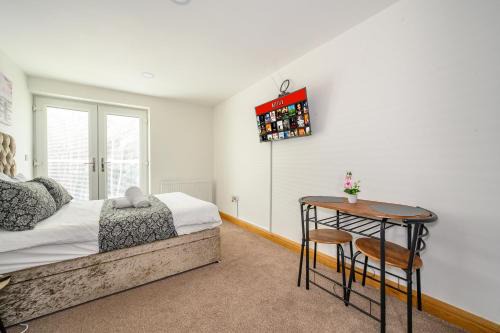 Batley Casa | -RE7B- For your relaxed and Cosy stay with Free WiFi