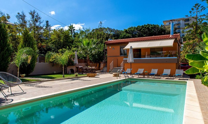 Kato Galatas Villa | Villa con piscina privada de 10m x 4m, wi-fi, barbacoa, a solo 50m de la playa.