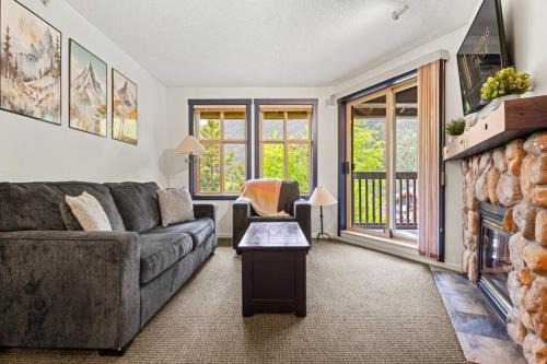 East Kootenay Apartamento | Reach Your Peak, Ski In, Ski Out, Pool, Hot Tub