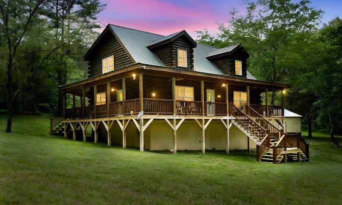 Indian Rock Springs Cabina | Real Log Cabin in Mountain Forest! Pet Friendly, Fiber WiFi, Near Casino/Rafting