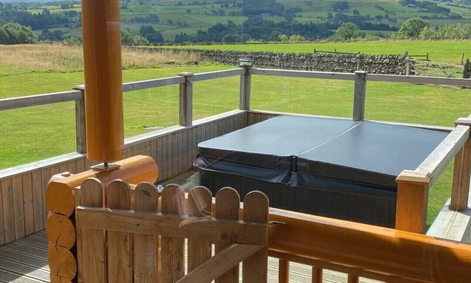 Allendale Cabina | Pet friendly Log cabin with hot tub - Staward