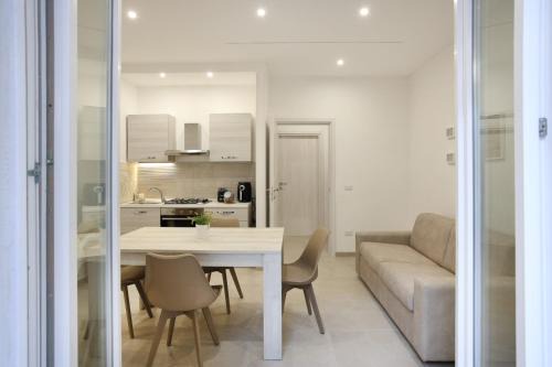 Portici Casa | RealeBorbonica-Intero Appartamento Con Ampio Terrazzino