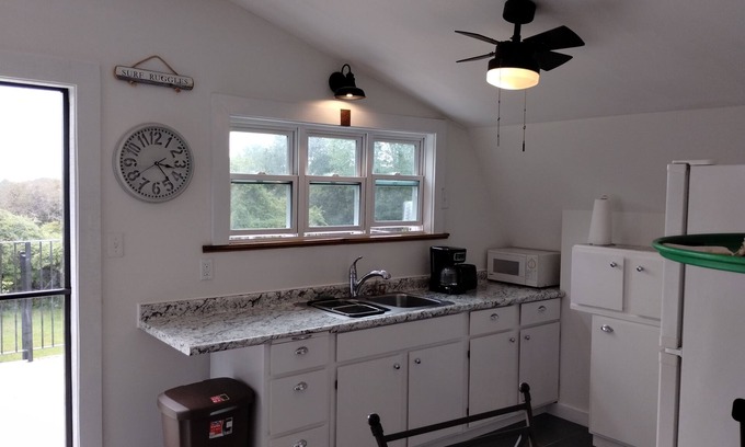 Middletown Casa | Really nice loft apartment, located 1 mile from beach areas and Sachuest point..