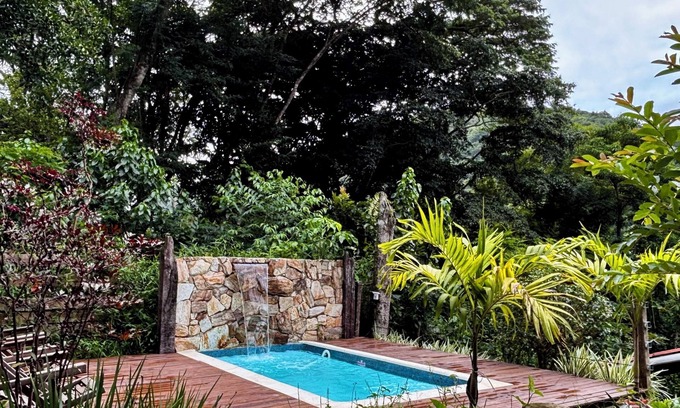 Engenho do Mato Cabaña | Recanto Darwin, spacious, fresh and equipped, with swimming pool, in the State Park.