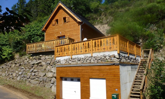 Besse-en-Chandesse Chalet De Esquí | Chalet reciente Eléane, todas las comodidades, terraza soleada y vista a la montaña