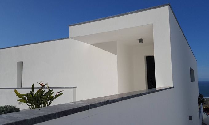 Famalicao Villa | Villa moderna reciente (8 personas) con vista al mar y piscina privada, cerca de Nazaré